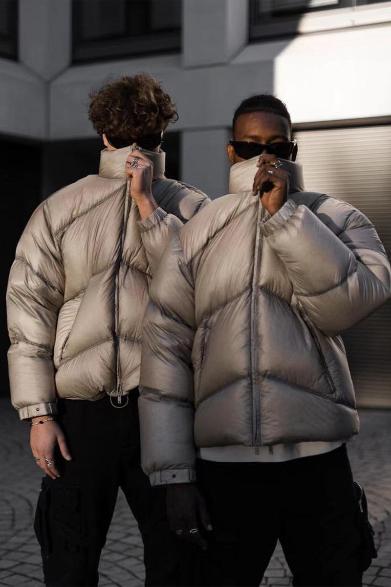 Moderne isolierte Pufferjacke im urbanen Stil