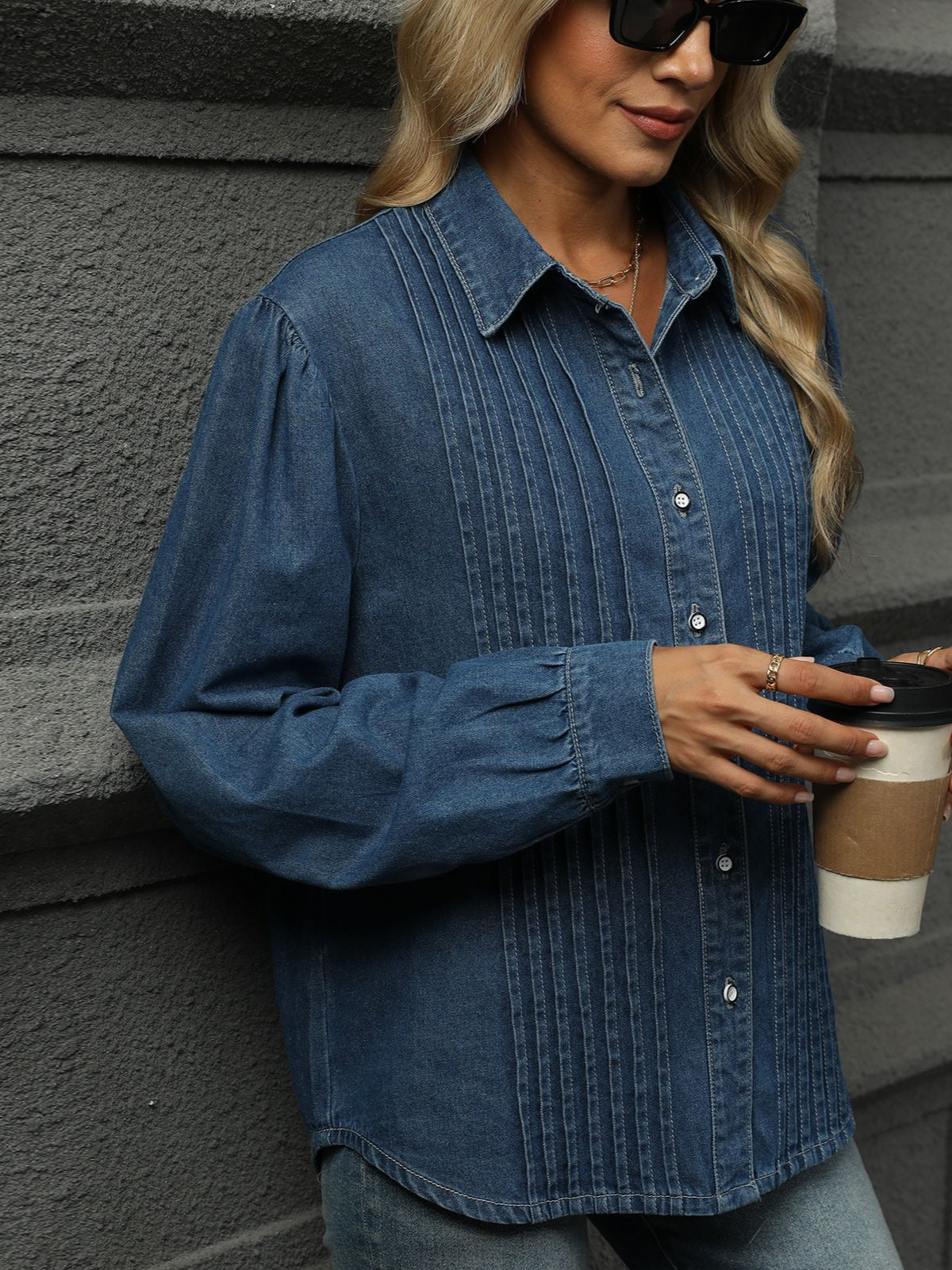 Übergroßes Nadelstreifenhemd aus blauem Denim