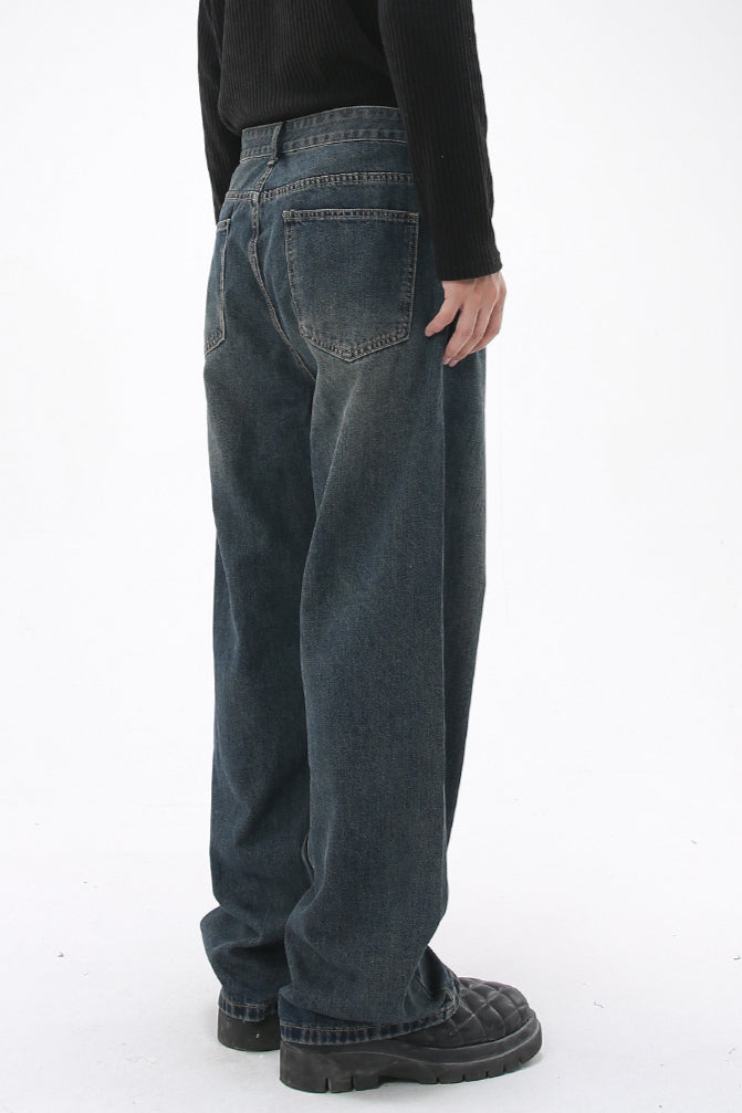 Klassische Jeans mit weitem Bein und entspannter Passform