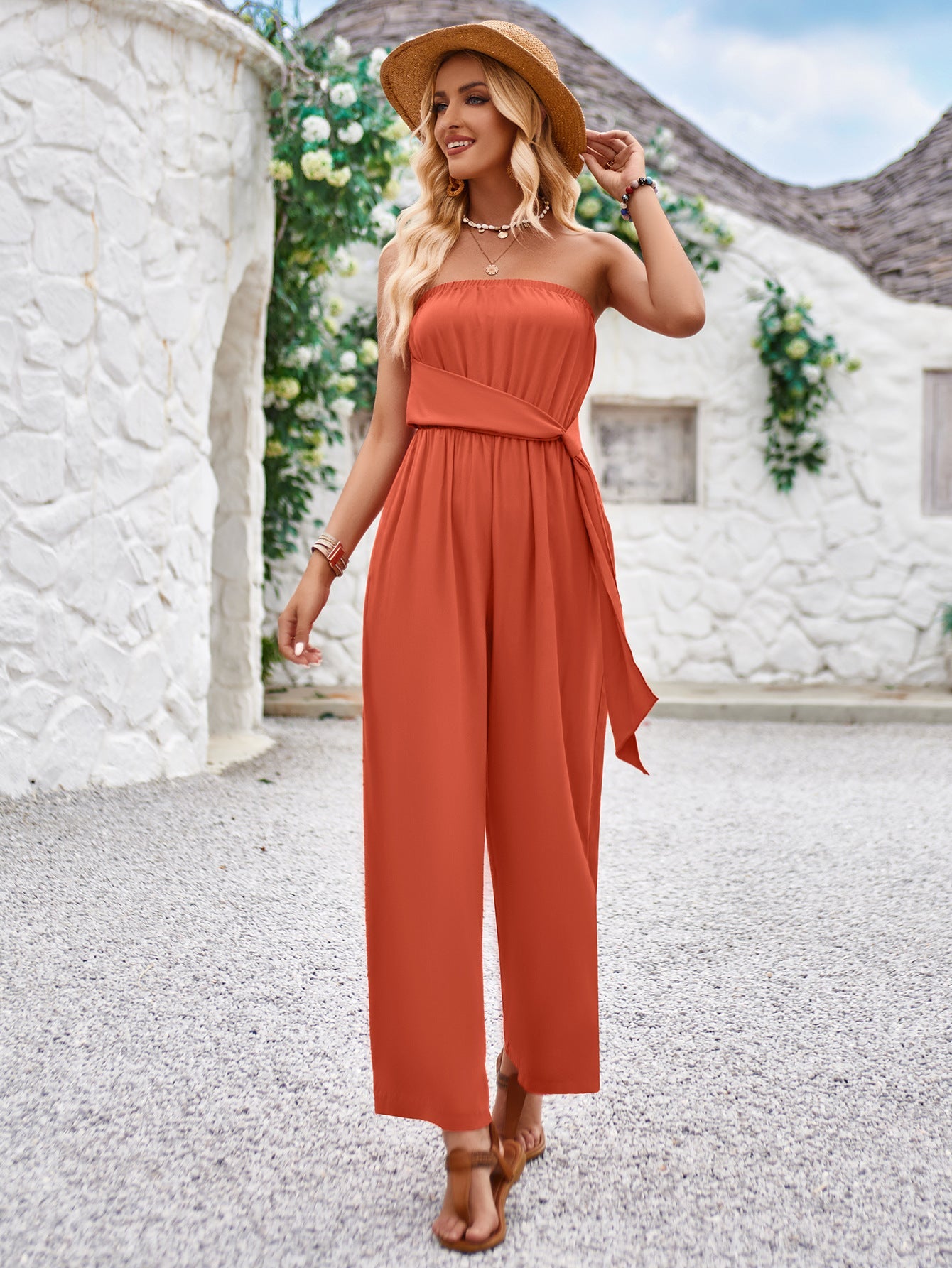 Schmal geschnittener Jumpsuit mit Tube-Top in einfarbiger Farbe