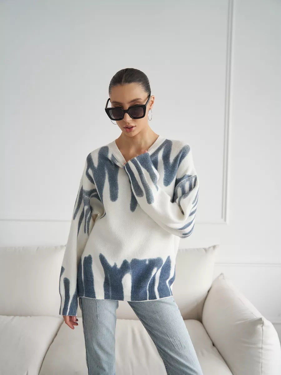 Women's oversized sweater - Modern print knitted sweater with round neckline