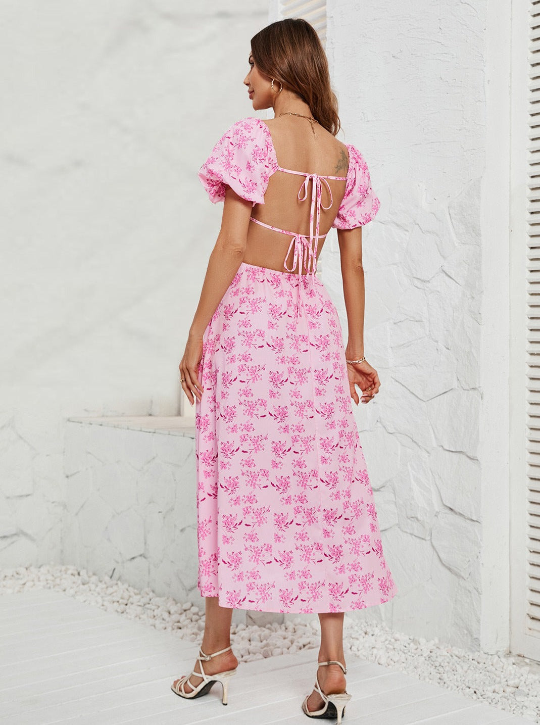 Rosa Sommerkleid mit Print und Schnürung