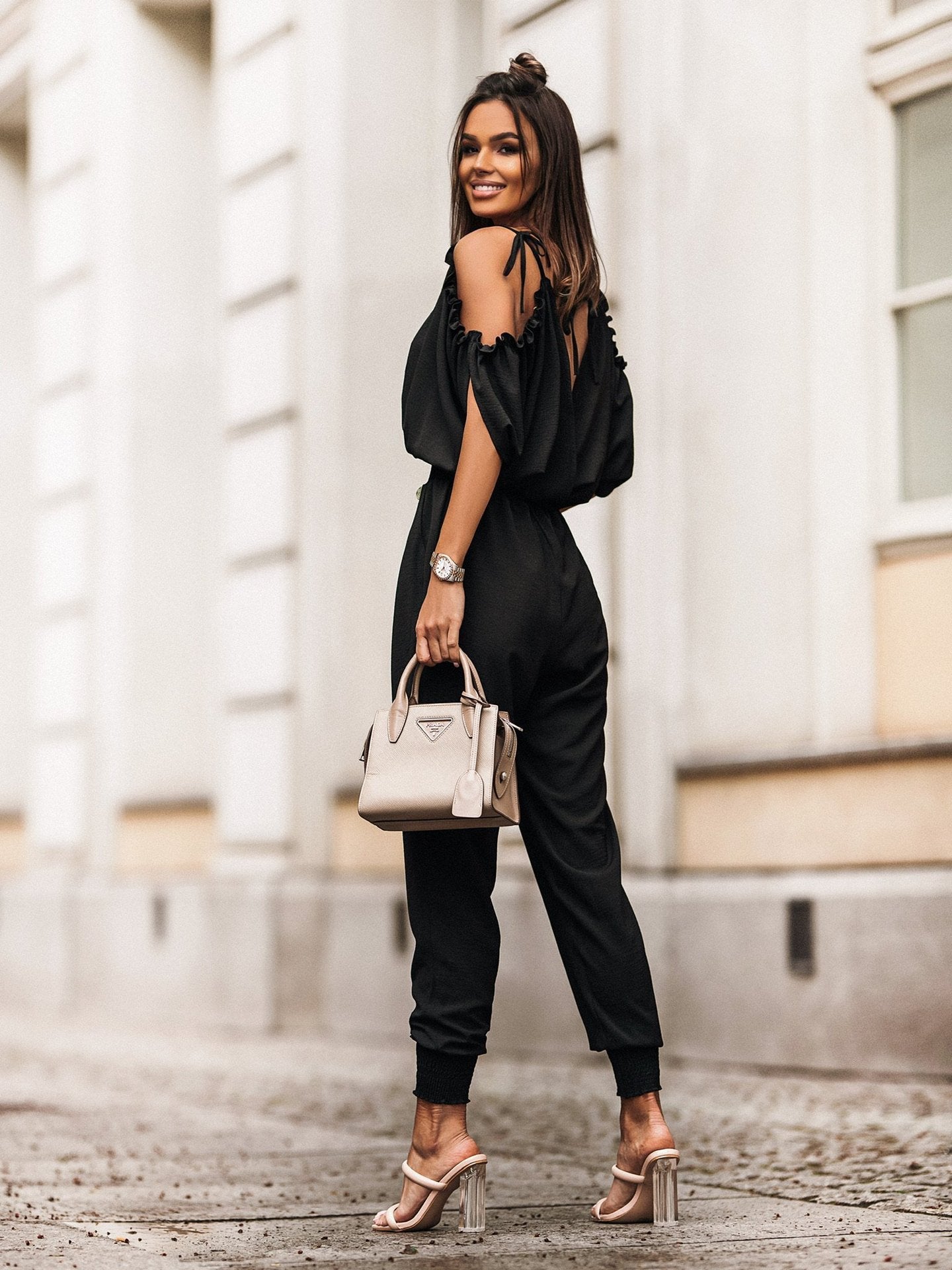 Lässiger Jumpsuit mit tiefem V-Ausschnitt, Tasche und elastischer Taille 