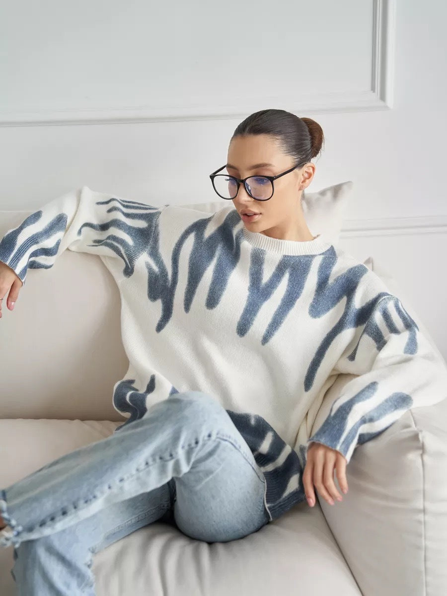 Women's oversized sweater - Modern print knitted sweater with round neckline