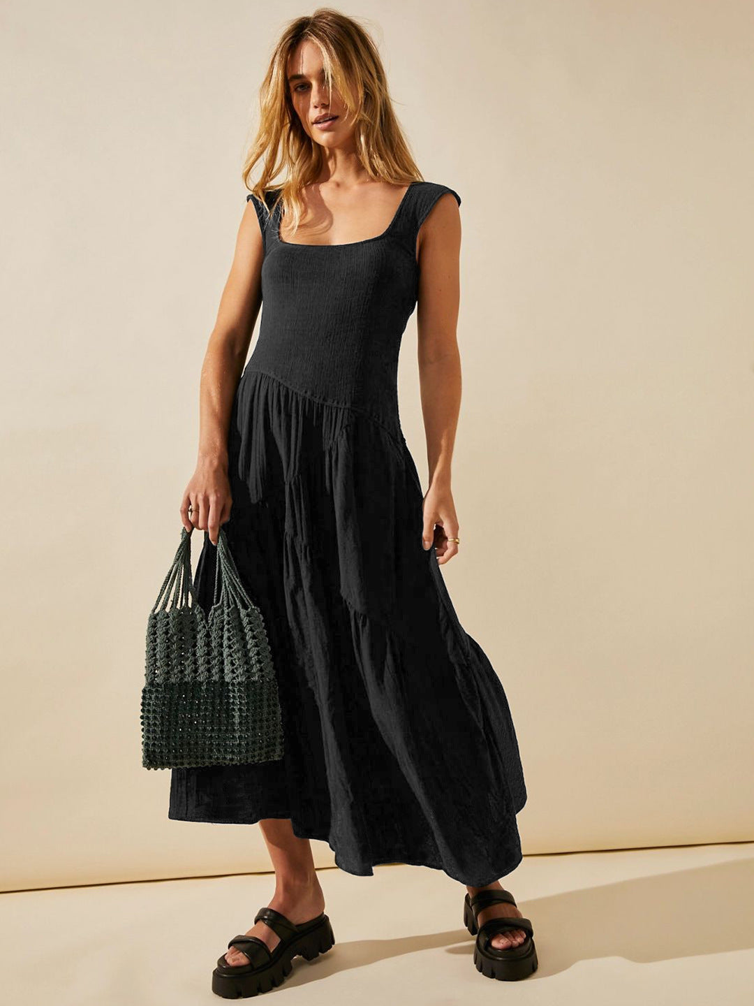 Black Square Neck Pleated Sleeveless Waist Dress