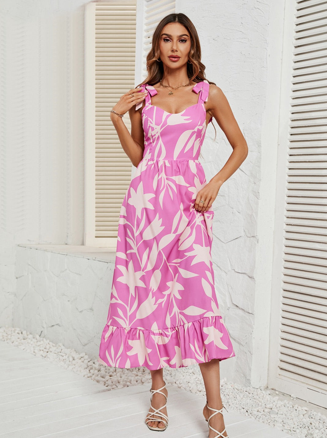 Tropical Summer – Neckholder-Midikleid mit V-Ausschnitt und Rüschen 