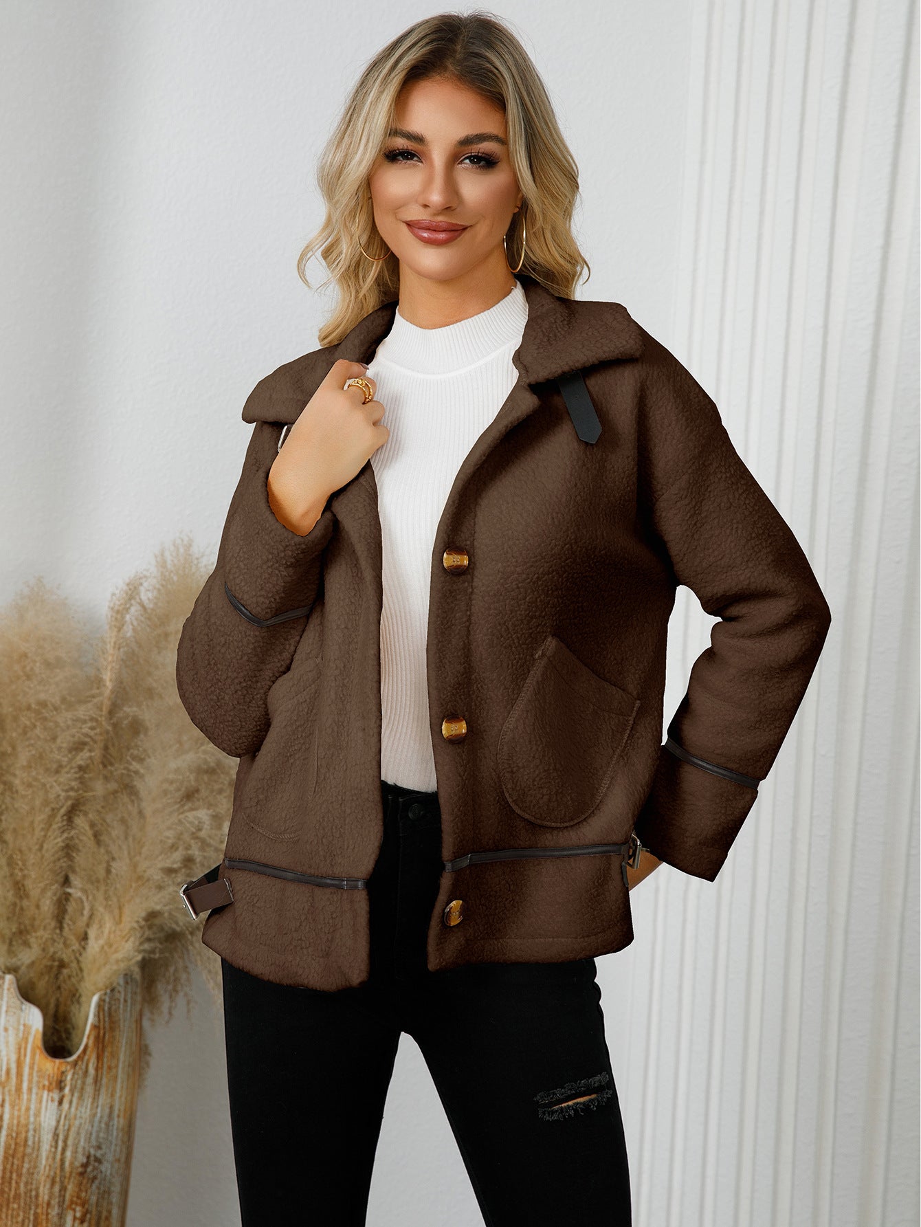 Damenjacke in Wolloptik - Kurzer Jacke mit Kontrastdetails und Knopfleiste