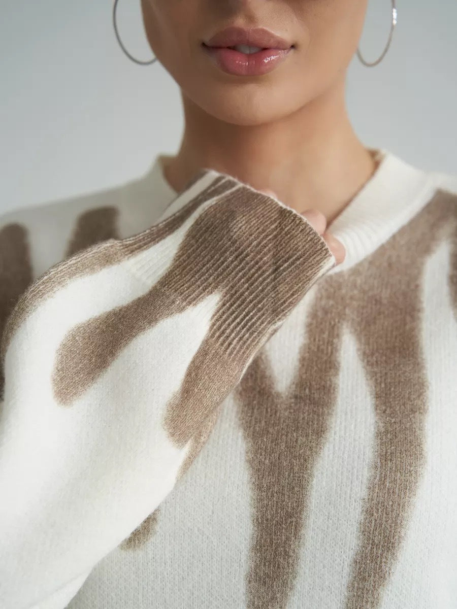 Women's oversized sweater - Modern print knitted sweater with round neckline