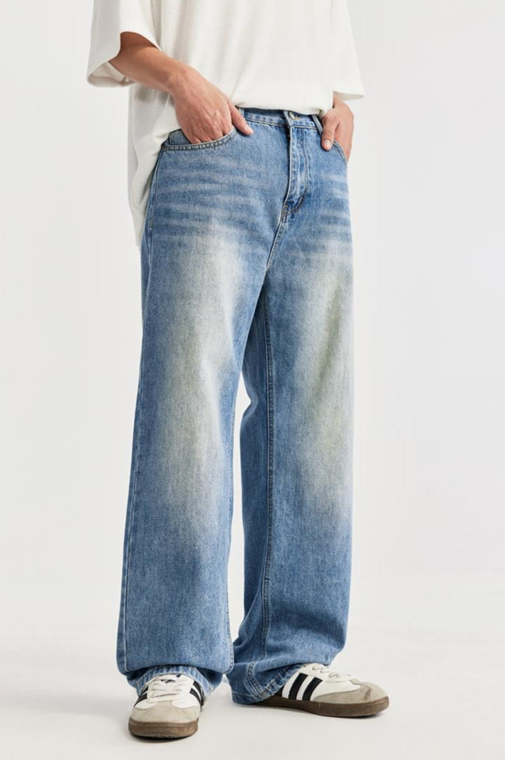 Jeans mit weitem Bein und entspannter Passform